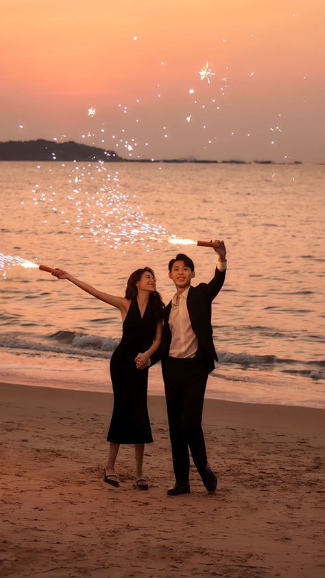 Pre Wedding Shoot On Beach, Proposal Shoot Ideas, Fun Prewedding Ideas, Beach Prenup Photoshoot Ideas, Prenup Photoshoot Ideas Philippines, Prewedding Photography Beach, Beach Pre Wedding, Beach Prewedding, Prenup Theme