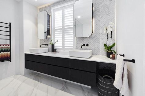 Vanity In Bathroom, Sophisticated Bathroom, Bathroom Black, Master Ensuite, Black Vanity, Stunning Bathrooms, Trendy Bathroom, Marble Bathroom, Black Bathroom