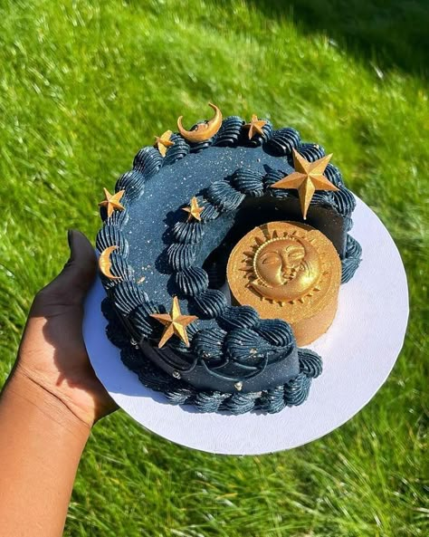 Sun And Moon Cake, Birthday Cake Aesthetic Vintage, Birthday Cake Aesthetic Black, Crescent Moon Cake, Cheetah Birthday Cakes, Shaped Birthday Cake, Birthday Cake Aesthetic, Cheetah Birthday, Cakes Creative