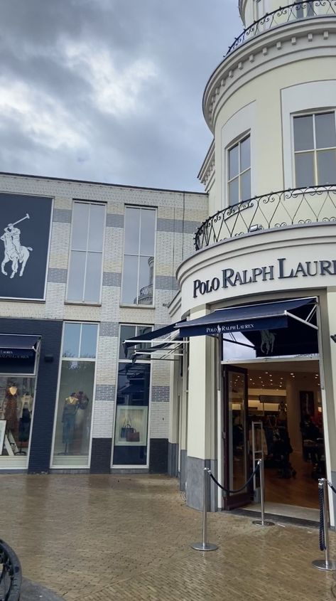 Polo Ralph Lauren Old Money, Ralph Lauren Clothes Aesthetic, Ralph Lauren Store Aesthetic, Old Money Style Beach, Ralph Lauren Boys Aesthetic, Blue Rich Aesthetic, Ralph Lauren Aesthetic Wallpaper, Rich Blue Aesthetic, Blue Boy Aesthetic