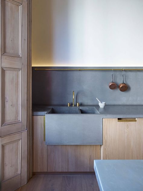 Ladbroke Crescent by McLaren Excell | est living Mclaren Excell, Concrete Bench Top, Concrete Bench, Herringbone Backsplash, Concrete Kitchen, Kitchen Trends, Wooden Cabinets, Wood Kitchen, Kitchen Space