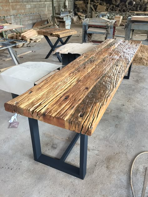 Kitchen Corner Table, Light Wood Table, Recycled Wood Table, Recycled Wood Furniture, Old Wood Table, Reclaimed Dining Table, Wood Cafe, Diy Dining Room Table, Wood Table Diy