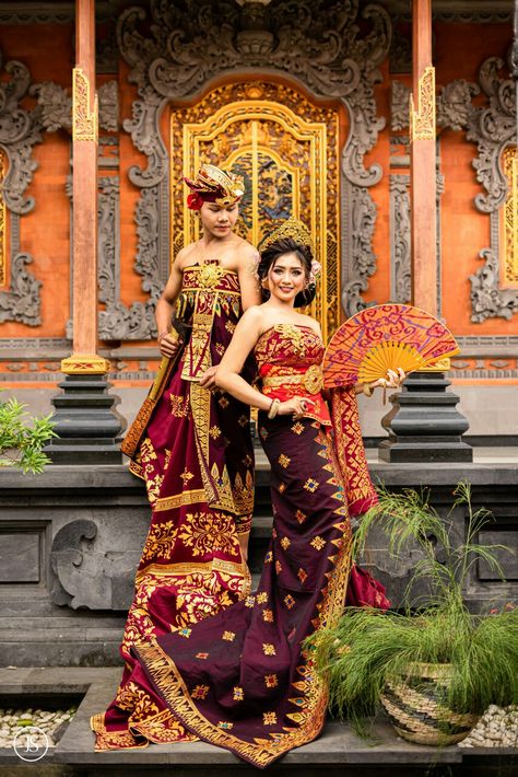 Adat Bali, Indonesian Clothing, Indonesian Wedding, Kebaya Bali, Queen Dress, Balinese, Traditional Wedding, Couple Posing, Costume Design