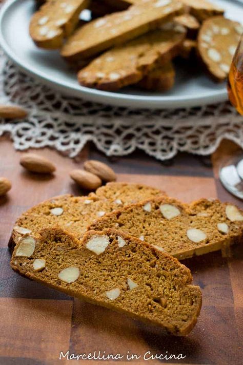 Italian Honey Cookies, Honey Biscotti, Cake Mix Biscotti Recipe, Sicilian Cookies, Spicy Cookies, Best Biscotti Recipe, Cookies 2023, Gingerbread Recipes, Italian Sweets