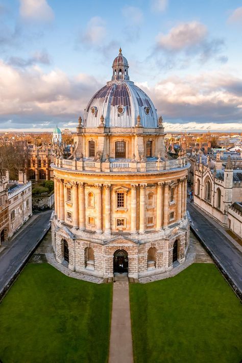 Oxford England Aesthetic, Oxford University Dorms, University Of Oxford Aesthetic, Oxford University Aesthetic, Oxford Aesthetic, England University, World Famous Places, Oxford Town, Uni Aesthetic