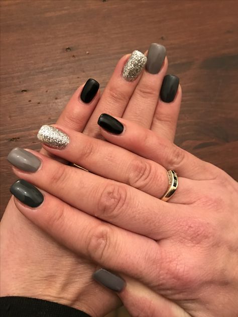 Black Gray And Silver Nails, Black Gray Silver Nails, Black Grey Silver Nails, Black And Grey Nail Ideas, Dark Gray Nail Ideas, Grey Black Nails, Nails Acrylic Grey, Gray And Black Nails, Black And Gray Nails