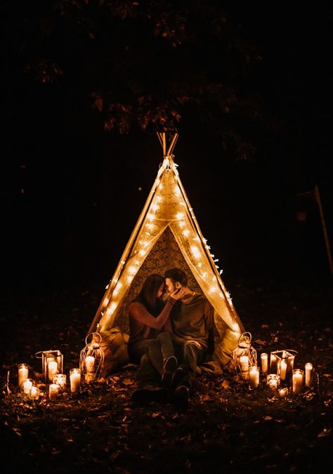 Nighttime Wedding, Romantic Dinner Decoration, Night Time Wedding, Romantic Date Night Ideas, Wedding Photoshoot Props, Pre Wedding Shoot Ideas, Pre Wedding Photoshoot Outdoor, Water Wedding, Picnic Ideas