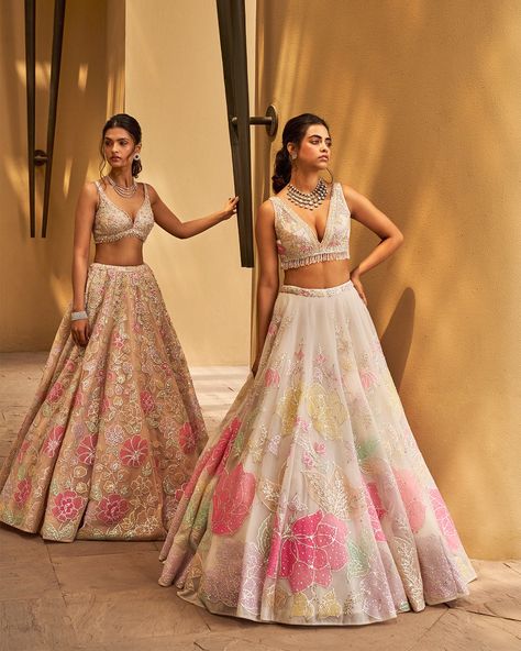 Ladies Sangeet Outfit, Indian Sangeet Outfit, Pastel Colour Lehenga, Modern Lehenga Designs, Floral Bridal Lehenga, Wedding Outfits Indian, Pink Bridal Lehenga, Seema Gujral, Wild Book