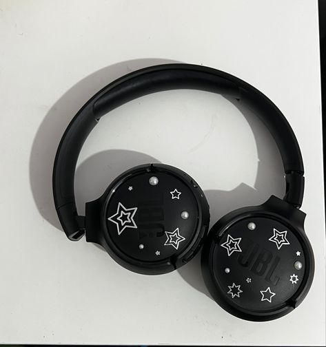 Headphones Deco, Headphone Decoration, Jbl Headphones, Cute Headphones, Study Stationery, Pfp Aesthetic, Aesthetic Pfp, Black Headphones, Love Stars