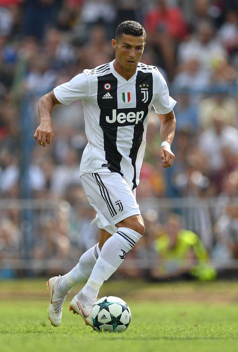 Cristiano Ronaldo Soccer, Cristiano Ronaldo Juventus, Cr7 Messi, Ronaldo Juventus, Ronaldo Cristiano, Real Madrid Football, Ronaldo Football, Best Football Players, Cristiano Ronaldo 7