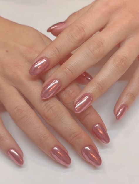 40 Gorgeous Almond Nail Art Ideas To Try This Season Rose Gold Almond Nails, Almond Gel Nails, Almond Nail Art, Kutek Disney, Unghie Sfumate, Girly Acrylic, Hello Nails, Subtle Nails, Summery Nails