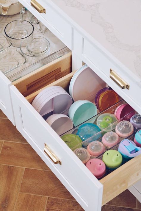 Tupperware Organizing, Future Decor, Utensil Drawer, Drawer Organization, Organize Your Kitchen, Small Kitchen Organization, How To Declutter, Kitchen Organisation, Kitchen Drawer Organization