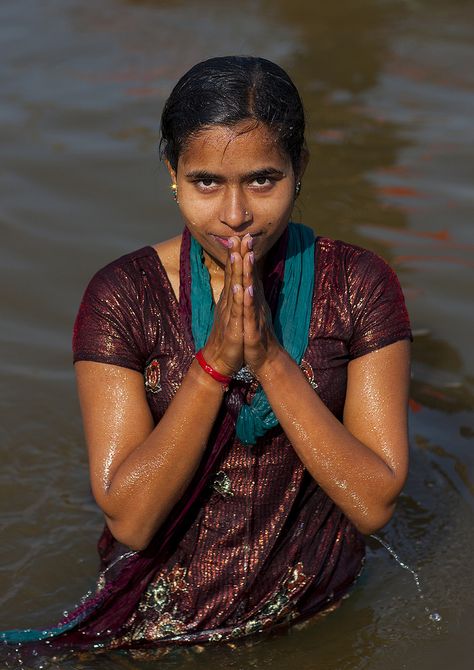 Young Woman Having Her Bath, Maha Kumbh Mela, Allahabad, India - The Maha Kumbh Mela is the largest religious gathering on earth, and takes place every 12 years on the banks of Sangam, the confluence of the holy rivers Ganga, Yamuna and the mythical Saraswati, the Kumbh Mela took place in Allahabad in 2013 and attracted more than 100 million people. (by Eric Lafforgue) Aishwarya Rai Wallpaper, Kumbh Mela, Wet Dress, Eric Lafforgue, Celebration Around The World, Beauty Face Women, Activewear Fashion, Young Woman, On Earth