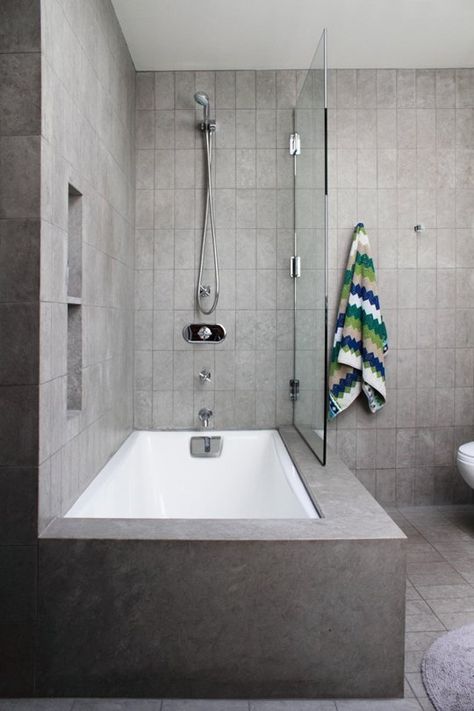 5 Fresh Ways to Shake Up the Look of a Bathtub/Shower Combo                                                                                                                                                     More Bathroom Tub Shower Combo, Bathtub Shower Combo, Bathroom Tub Shower, Tub Ideas, Small Showers, Bad Inspiration, Soaker Tub, التصميم الخارجي للمنزل, Bathroom Tub