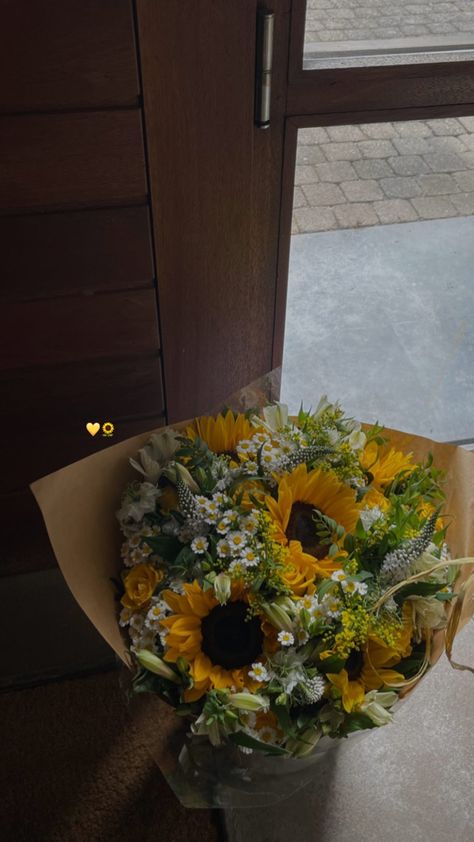 Boquette Flowers, Sunflower Bouquets, Nothing But Flowers, Gift Flower, Flower Therapy, Beautiful Bouquet Of Flowers, Foto Ideas Instagram, Beautiful Bouquet, Love Flowers