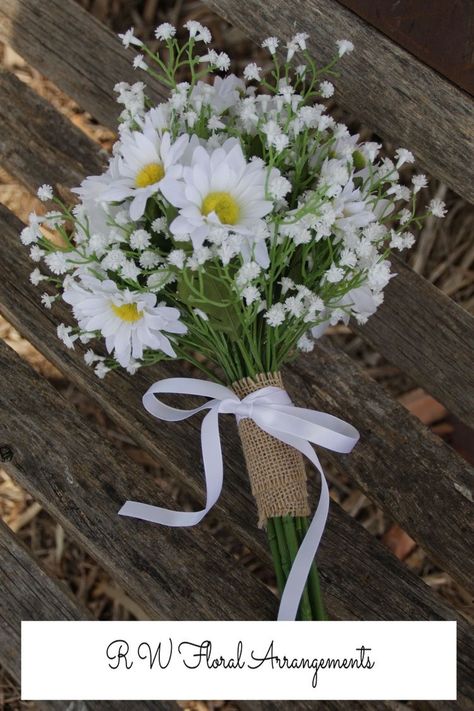 Daisy Bridesmaid Bouquet, Daisy Wedding Theme, White Daisy Bouquet, Daisy Boutonniere, Daisy Bouquet Wedding, Prom Flowers Bouquet, Daisy Wedding Flowers, Prom Bouquet, Wildflower Wedding Bouquet