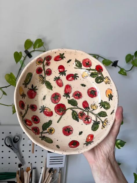 CeramicsVikaMartin - Etsy UK Painted Pottery Serving Tray, Painted Salad Bowl, Pop Art Ceramic Food, Simple Plate Designs, Cute Bowls And Plates, Glaze Bowl Ideas, Salad Bowl Painting Ideas, Homemade Ceramic Plates, Paint And Pottery Ideas