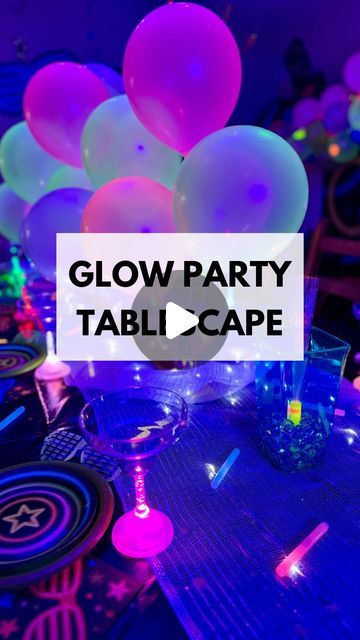 The perfect dessert for your neon party is a glow in the dark cake! Find out the products used to make it glow. Glow In The Dark Basement Party, Glow In Dark Table Decorations, Elegant Glow Party, Glow In The Dark Tablecloth, Glow In Dark Party Food, Glow In The Dark Pinata, Games For Neon Party, Drinks That Glow In Black Light, Glow In The Dark Party Backdrop