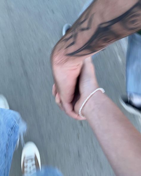 Holding Hands Tattoo, Pic Inspo Aesthetic, Lips Of An Angel, Man With Tattoos, Brown Converse, Hands Tattoo, Bigger Arms, Couple Holding Hands, Romantic Photos