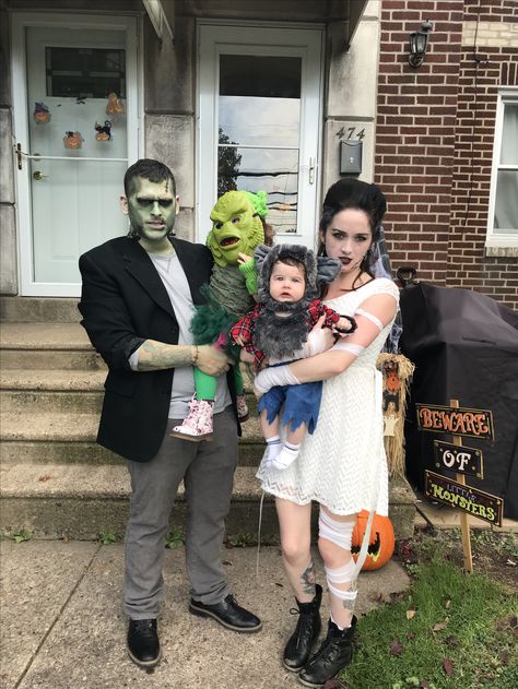 Universal monsters Halloween family costumes- Frankenstein, the bride, wolfman, creature from the black lagoon. Universal Monsters Decor, Frankenstein Family Costume, Lagoon Monster, Family Costume Ideas, Family Themed Halloween Costumes, Frankenstein Costume, Monster Decorations, Themed Halloween Costumes, Creature From The Black Lagoon