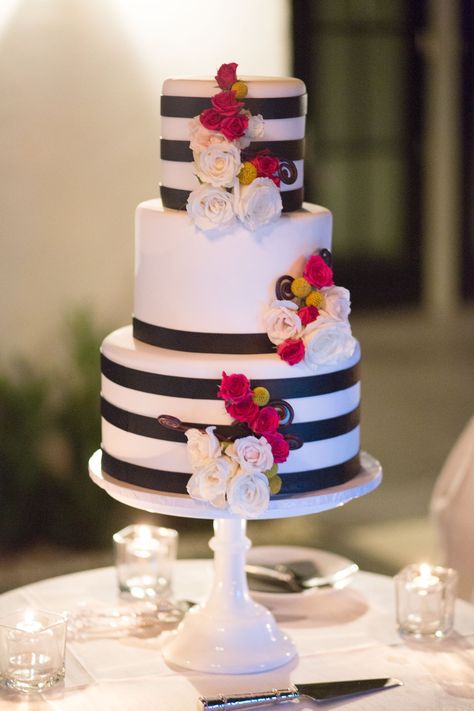 Black And White Striped Wedding, Striped Wedding Cake, White Stripes Wedding, Alternative Wedding Cakes, Candlelit Wedding, Striped Cake, Pretty Wedding Cakes, White Cake Recipe, Sweet 16 Decorations