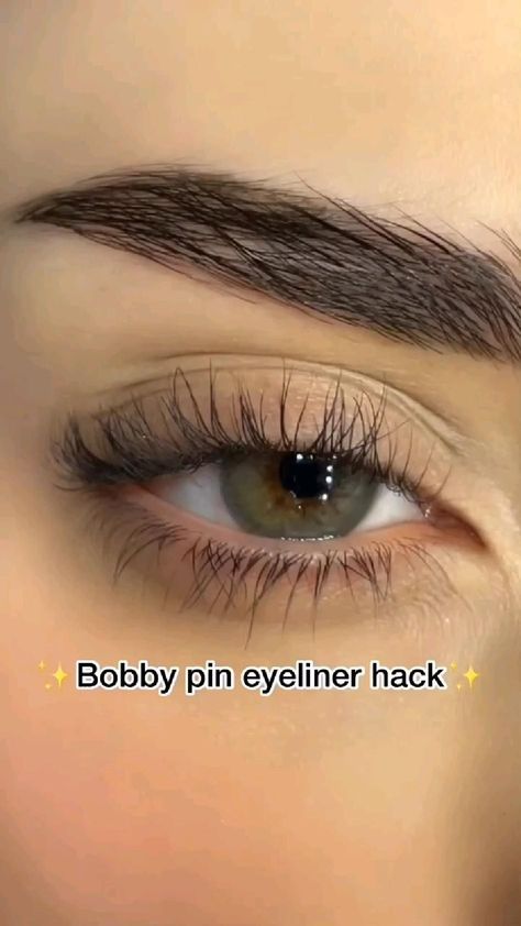 Hooded Eye Makeup Tutorial, Eyeliner For Hooded Eyes, Eyeliner For Beginners, Flot Makeup, Beginners Eye Makeup, Simple Eyeliner, Eye Makeup Techniques, Makeup Artist Tips, Face Makeup Tips