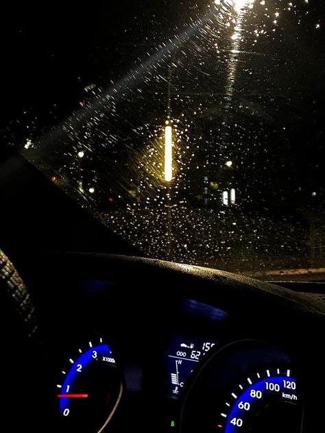 Night Car Snap Pic Rain, Hard Images, Inside Car, Night Rain, Nostalgia Aesthetic, Mumbai City, Raining Outside, Good Pranks, Rainy Night