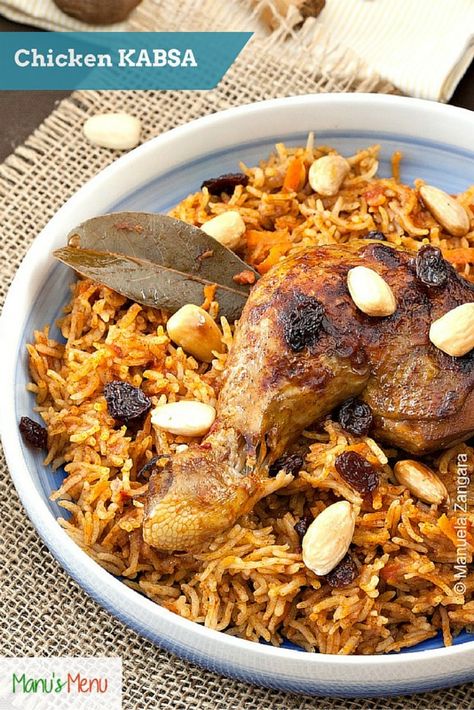 Chicken #Kabsa - an exotic #Saudi #rice dish served with raisins and almonds. Kabsa Recipe Chicken, Zatar Recipes, Kabsa Recipe, Arabisk Mad, Arab Food, East Recipes, Middle East Food, Middle East Recipes, Arabian Food