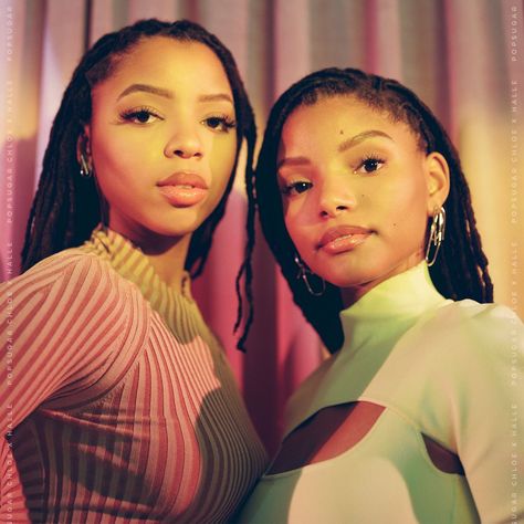 Halle Hairstyles, Chloe Halle, Chloe And Halle, Chloe Bailey, Chloe X Halle, 80s Hair, Halle Bailey, Athletic Hairstyles, Locs Hairstyles