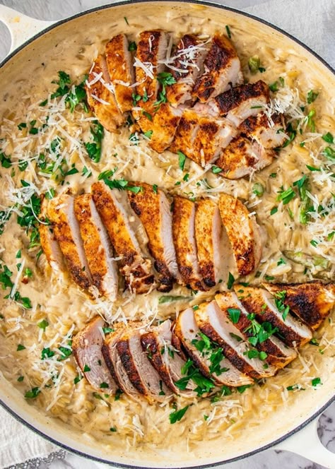 Quick and delicious Creamy Parmesan Orzo with Chicken and Asparagus that can be on your dinner table in only 30 minutes! Creamy Parmesan Orzo, Parmesan Orzo, Chicken Thights Recipes, Idee Pasto, Creamy Parmesan, Asparagus Recipe, Idee Pasto Sano, Chicken Salad Recipes, Chicken Crockpot Recipes