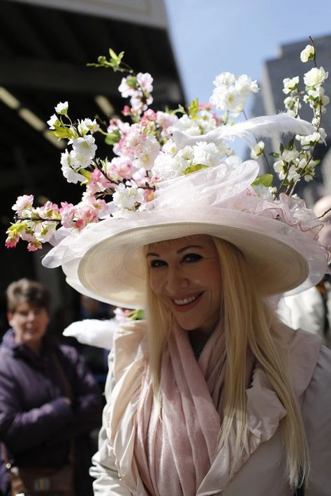 Easter Hat Parade, Easter Bonnets, Easter Bouquet, Adult Easter, Easter Hat, Crazy Hat Day, Easter Hats, Hat Day, Easter Bonnet