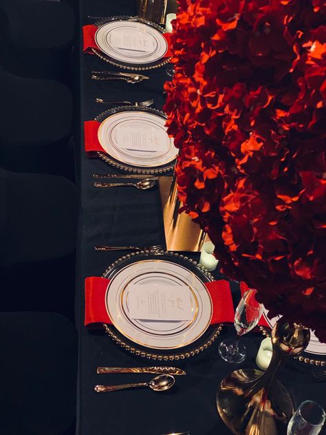 Red Tablescape, Event Table Decor, Circle Table, Red Circle, Event Table, Gold Table, Red And Black, Table Decor, Tablescapes