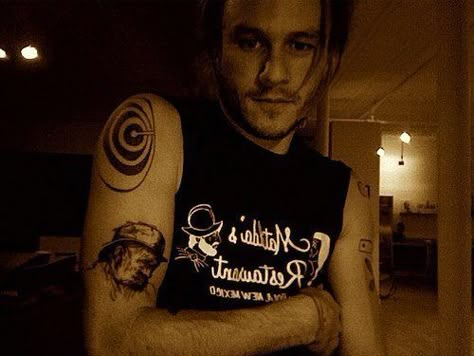 Heath Ledger Tattoo, Cult Of Personality, Never Fall In Love, Bon Iver, Heath Ledger, Rare Photos, Pretty Men, Celebrity Crush, Movies And Tv Shows