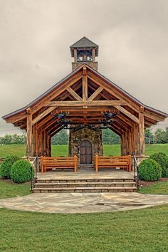 Founders Chapel at Perimeter Presbyterian Church Founders Chapel Open Air Chapel in Johns Creek, GA Open Air Chapel, Timber Frame Plans, Timber Frame Pavilion, Catskills Wedding, Outdoor Pavilion, Rustic Home Design, Rustic Wedding Venues, Country Church, Timber Framing