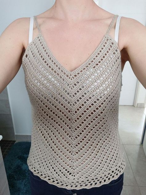 Crochet Crop Top Pattern Free, Débardeurs Au Crochet, Crochet Tank Tops, Crochet Crop Top Pattern, Crochet Summer Tops, Crochet Maxi, Crochet Teddy, Crochet Dress Pattern, Crochet Top Pattern