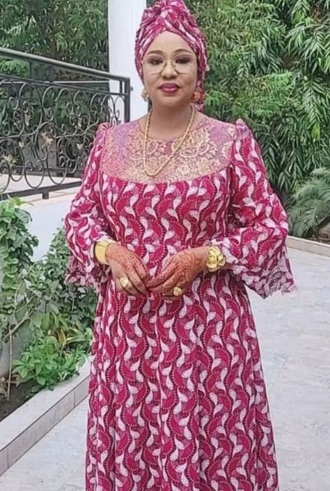 Free Gowns Styles, Styles Ankara, Wedding In Winter, Wedding Plus Size, African Party Dresses, African Fabric Dress, Long African Dresses, Lace Dress Design, African Fashion Designers