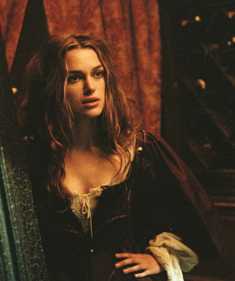 best of pirates of the caribbean on Twitter: "elizabeth swann in the curse of the black pearl, 2003… " Kira Knightly, Elisabeth Swan, Kiera Knightly, Kaptan Jack Sparrow, Elizabeth Swann, Keira Knightly, Captain Jack Sparrow, Pirate Life, Jack Sparrow