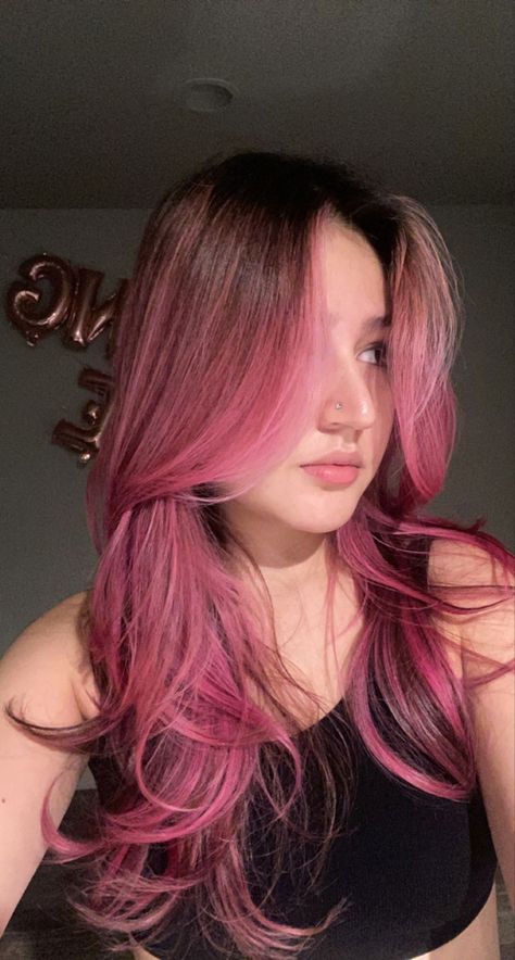 Pink Hair Streaks, Pink Hair Highlights, Pink Hair Dye, Hair Color Underneath, Dyed Hair Inspiration, Hair Streaks, Pretty Hair Color, Hair Color Pink, Hair Stylies