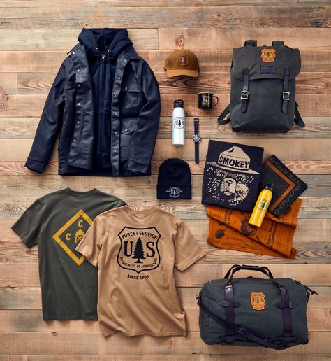 Outdoorsmen Style, Estilo Cafe Racer, Mens Outdoor Fashion, Mens Clothing Brands, Mens Outdoor Clothing, Mens Fashion Work, Designer Clothing Brands, Mens Fashion Rugged, Hiking Fashion