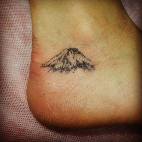 Dotted Mt Fuji tattoo Black Eyes Tattoo, Black Eye Tattoo, Instagram App, Monte Fuji, Clever Tattoos, Japan Tattoo, Discreet Tattoos, Mt Fuji, Eye Tattoo