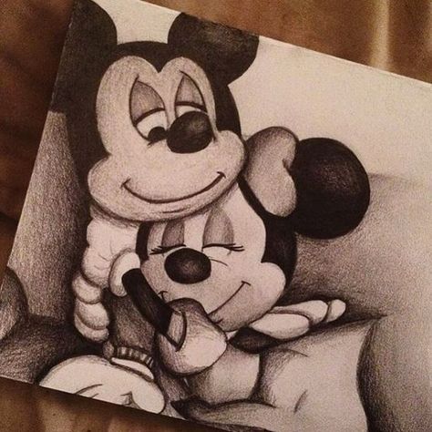 Disney Love Drawings, Goofy Mickey Mouse, Draw Mickey Mouse, Easy Steps To Draw, Halloween Summer, Steps To Draw, Minnie Mouse Drawing, Mickey Mouse Images, Minnie Mouse Images