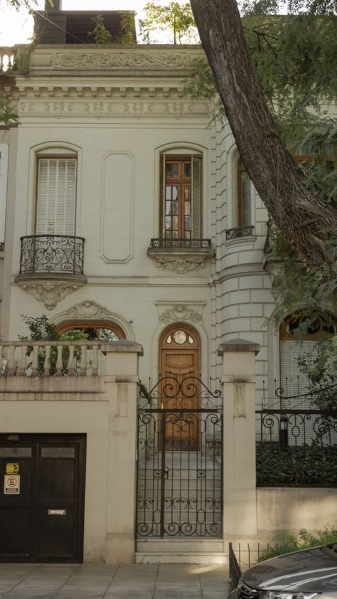 Paris Townhouse Exterior, French Apartment Aesthetic Exterior, Paris Home Exterior, French Apartment Building, European Apartment Exterior, Parisian Exterior Home, Italian Apartment Exterior, France House Aesthetic, France Townhouse