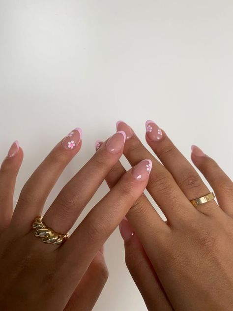 Cute Acrylic Nails For Tan Skin, Vacation Nails Short Round, Acrylic Nails Ideas Short Almond Pink, March Nail Inspo Almond, Nails That Grow Out Well, Short Gel Nail Designs Natural Manicures, Beginning Nail Designs, Pink Small Nails, Classy Spring Acrylic Nails