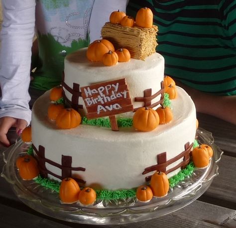 Ava's pumpkin patch birthday cake Pumpkin Patch Birthday Cake, Birthday Cake Girls Kids, Pumpkin Patch Cake, Fall Cakes Decorating, Birthday Cakes Girls Kids, Pumpkin Patch Birthday Party, Fall Birthday Cakes, Halloween Pumpkin Cake, Pumpkin Patch Birthday