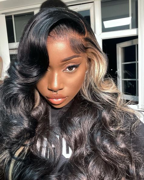 Vegas Hair, Frontal Wig Hairstyles, Black Hair With Highlights, Curly Hair Inspiration, Business Hairstyles, Peruvian Hair, Dark Skin Women, Hair Color Dark, Baddie Hairstyles