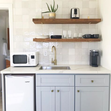 Sarah Suhonen on Instagram: “How cute is this kitchenette I helped to design?  My friend @sheilanwong just opened up this adorable @airbnb on her home property in Mount…” Small Kitchenette Ideas Guest Suite, Airbnb Kitchenette, Pool House Kitchenette, Studio Kitchenette, Office Kitchenette, Kitchenette Ideas, Kitchenette Design, Pool Pergola, Small Kitchenette