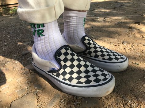 Vans Slip Ons Outfit, Vans Checkerboard Outfit, Classy Outfits For Teens, Slip On Outfit, Estilo Vans, Vans Slip Ons, Mode Hipster, Vintage Shirt Dress, Skater Shoes