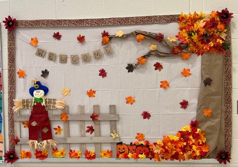 Autumn Display Boards Nursery Babies, Fall Decor For School, Fall Office Door Decorating Contest, Autumn Display Boards Nursery, Autumn Decorations Kindergarten, Classroom Decor Autumn, Kindergarten Decorations Wall, Kindergarten Party, Fall Bulletin Board