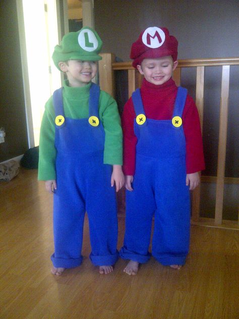 Handmade mario and luigi costumes. HAPPY HALLOWEEN! Mario And Luigi Costumes, Luigi Costume, Mario And Luigi, Happy Halloween, Mario, Birthday Party, Holidays, Halloween, Quick Saves