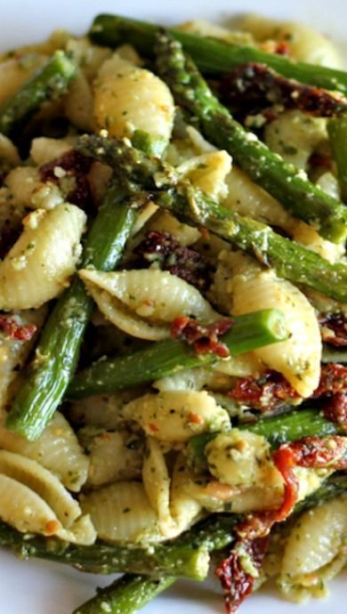 Pesto Sundried Tomato Pasta, Pasta With Sun Dried Tomatoes, Tomatoes Roasted, Makanan Italia, Resep Pasta, Resep Salad, Asparagus Recipes, Store Pictures, Salad Pasta